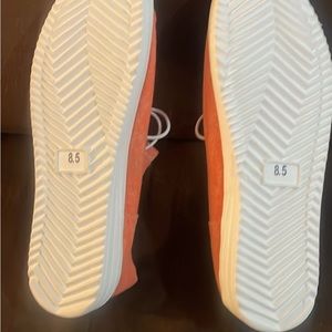 Woman Outwoods walk sneakers